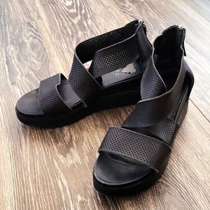 STEVEN natural comfort black wedge chunky sandals with back zipper